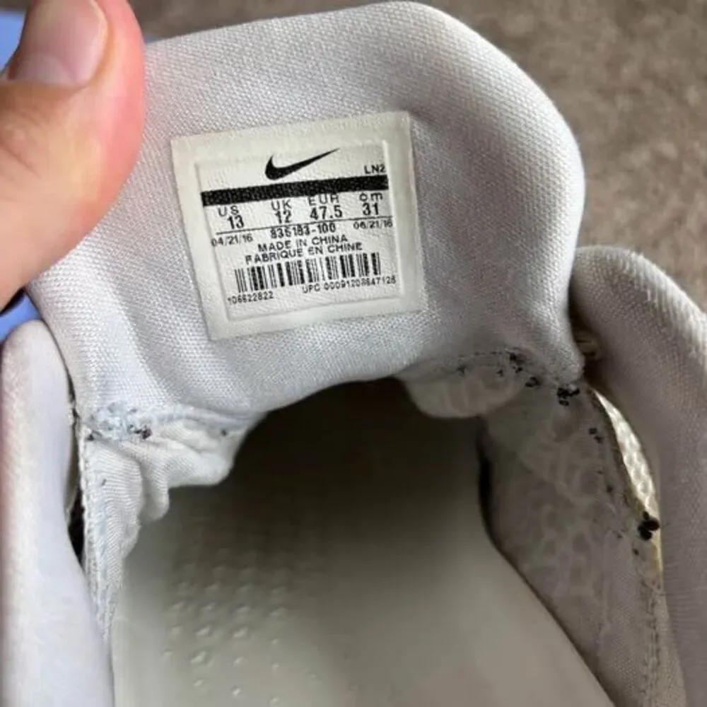 Nike Kobe 11 White/Black
